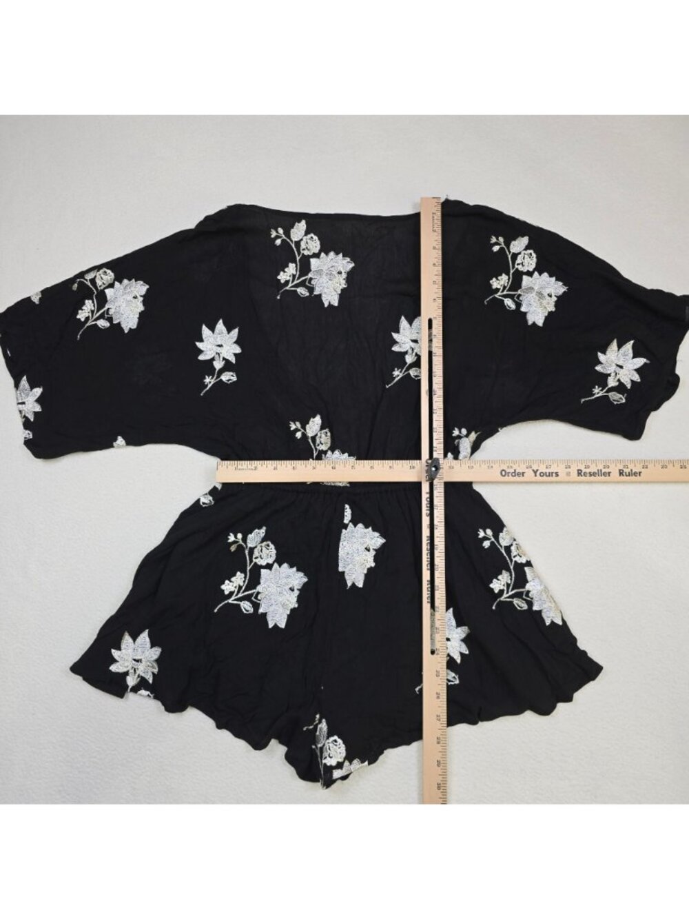 Sadie & Sage Medium Embroidered Black Floral Romper Short Sleeve Boho - Picture 4 of 4